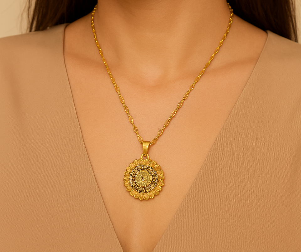 Altın Renk Osmanlı Desenli Zarif Kolye