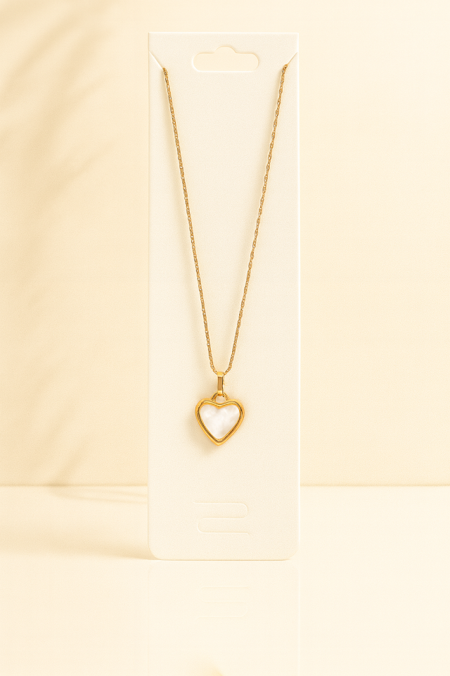 Altın Renk Şık ve Zarif Kalp Kolye