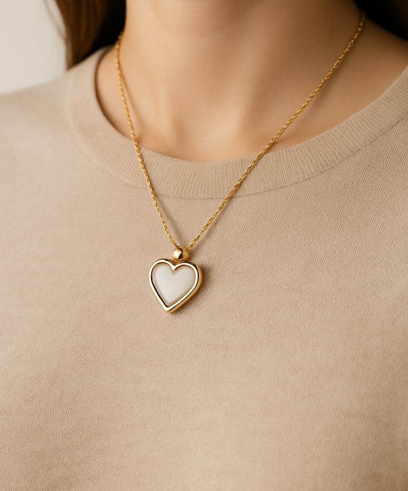 Altın Renk Şık ve Zarif Kalp Kolye