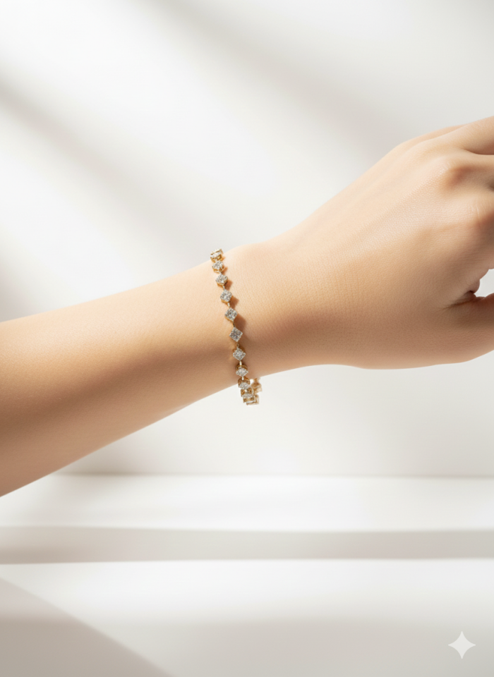 Zarif Pırlanta Kesim Taşlı Altın Rengi İnce Bileklik