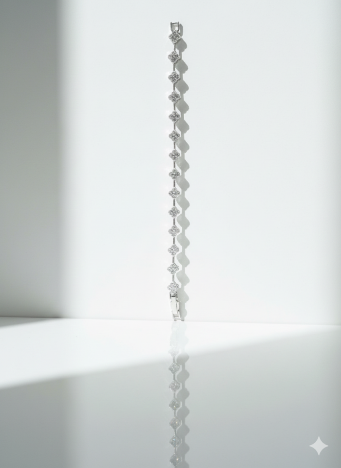 Tek Sıra Pırlanta Kesim Taşlı Işıltılı Gümüş Renk İnce Su Yolu Bileklik