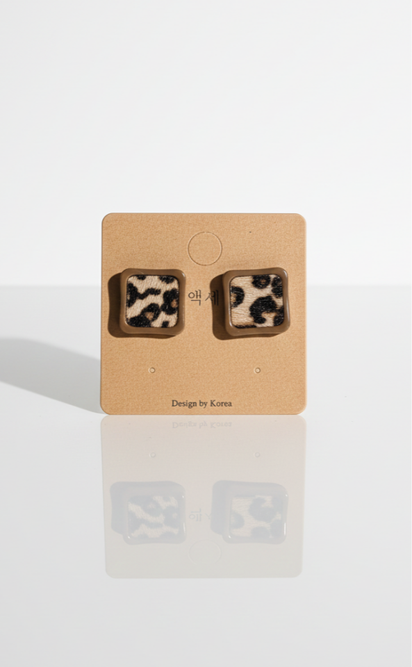 Minimalist Kartta Leopar Desenli, Parlak Taş Detaylı Küpe