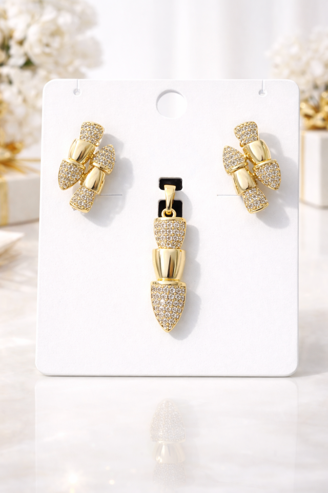 Altın Renk Taşlı Modern Kurşun Model Takı Seti (Küpe & Kolye Ucu)