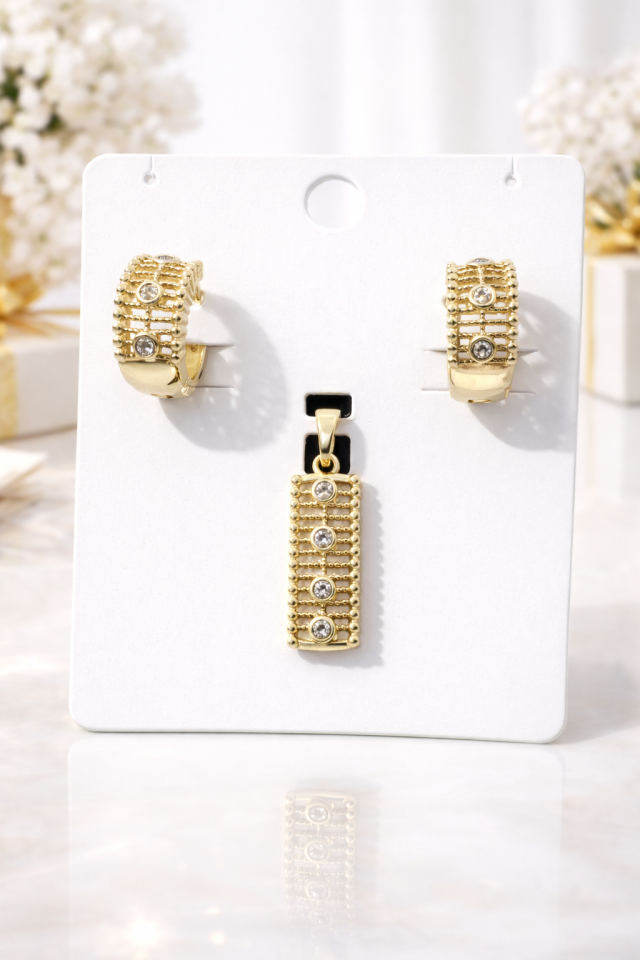 Zarif Tasarım Taş İşlemeli Hediyelik Takı Seti (Küpe & Kolye Ucu)