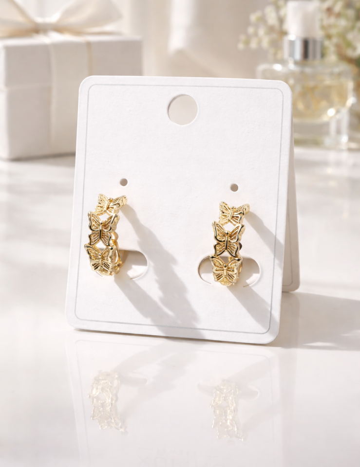 Altın Renk Kelebek Detaylı Halka Küpe