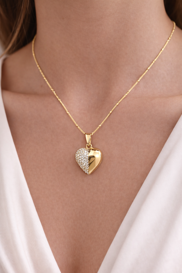 Altın Renk Yarım Taşlı Kalp Kolye