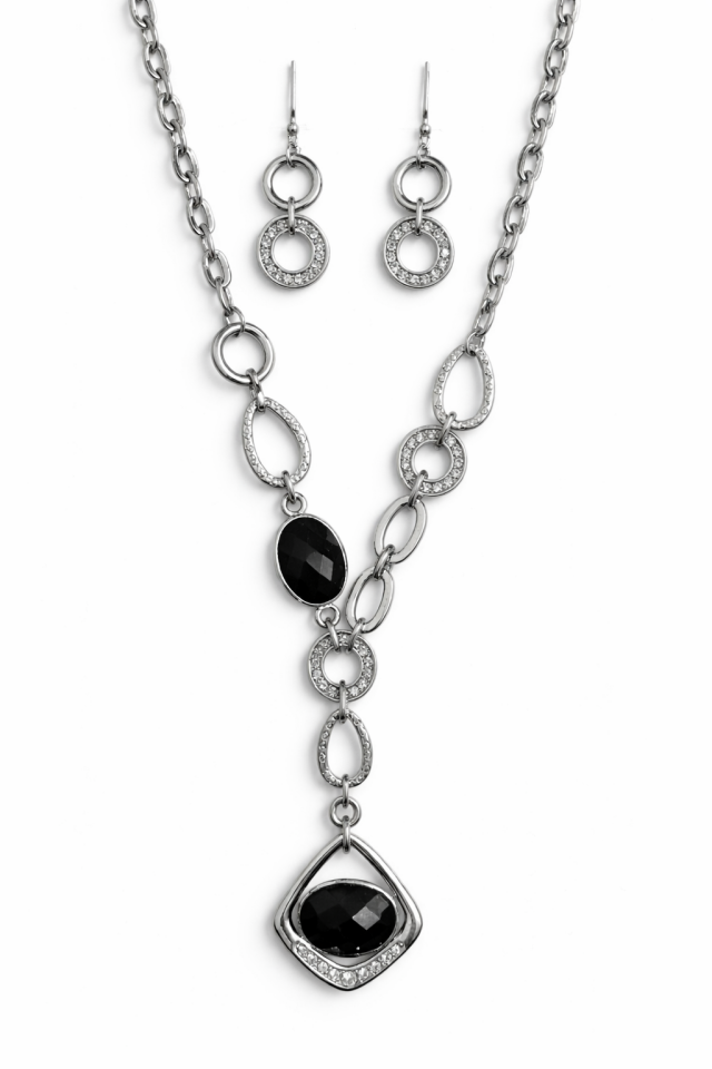 Şık Siyah Taşlı Gümüş Renk Kolye & Küpe Takım Seti