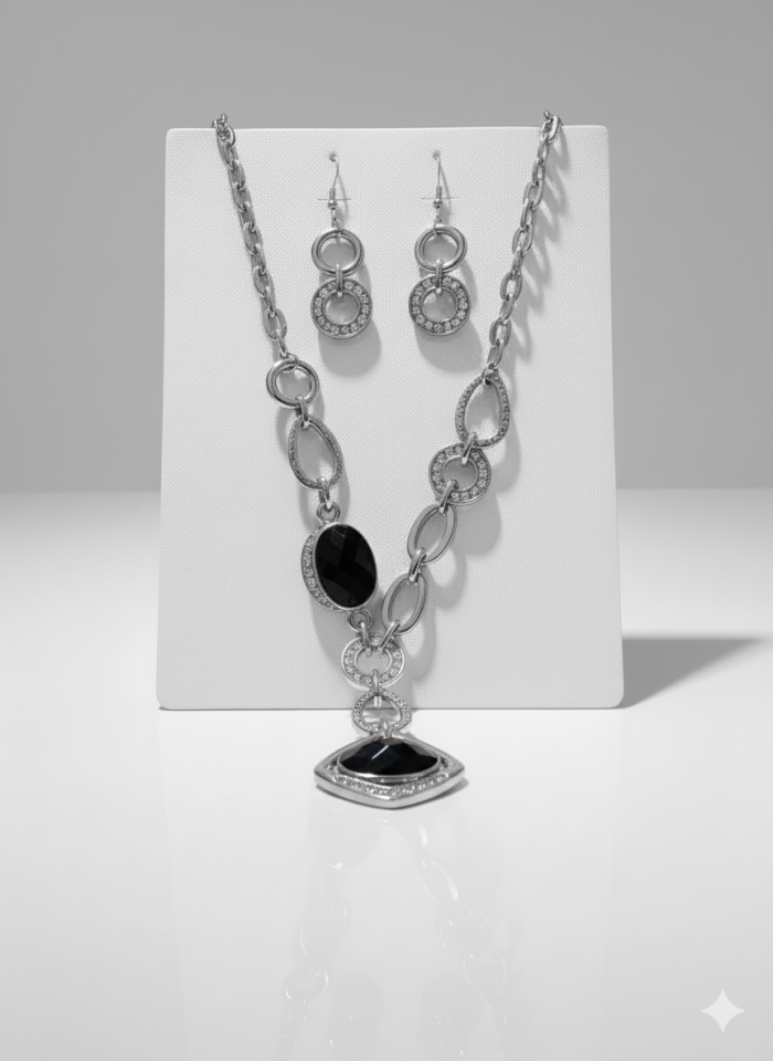 Şık Siyah Taşlı Gümüş Renk Kolye & Küpe Takım Seti