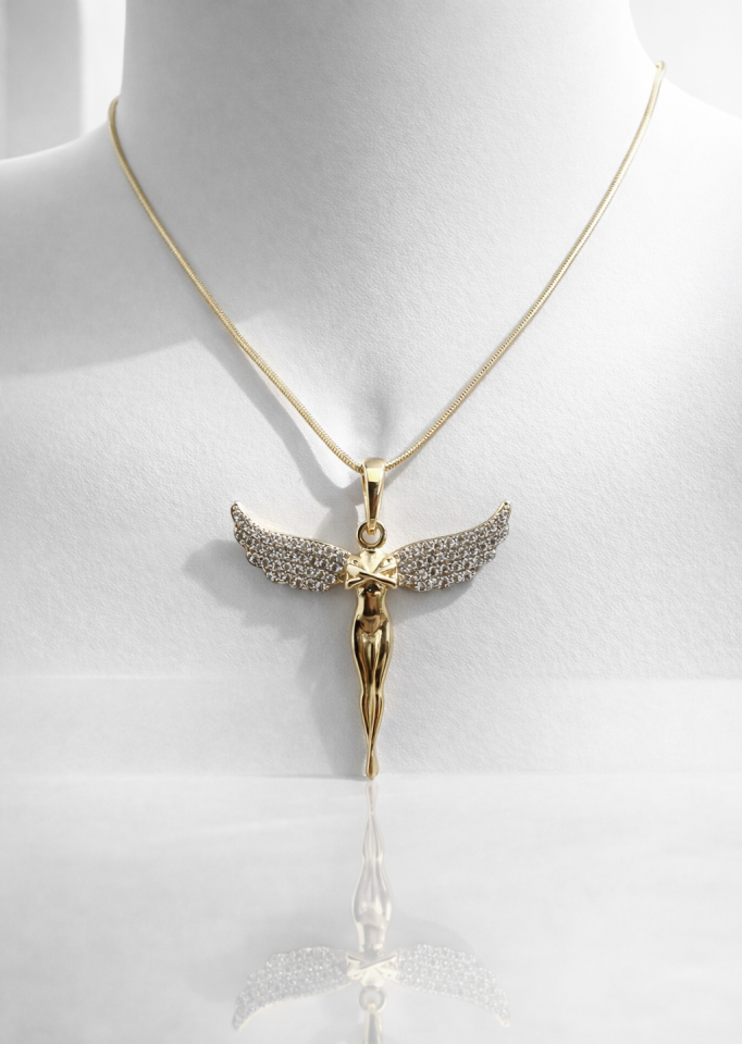 Altın Renk Taş Detaylı Melek Figürlü Kolye