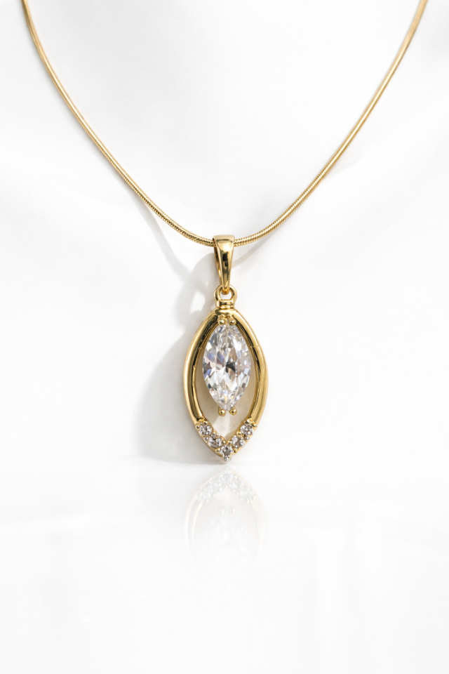 Damla Kesim Taşlı Altın Renk Kolye