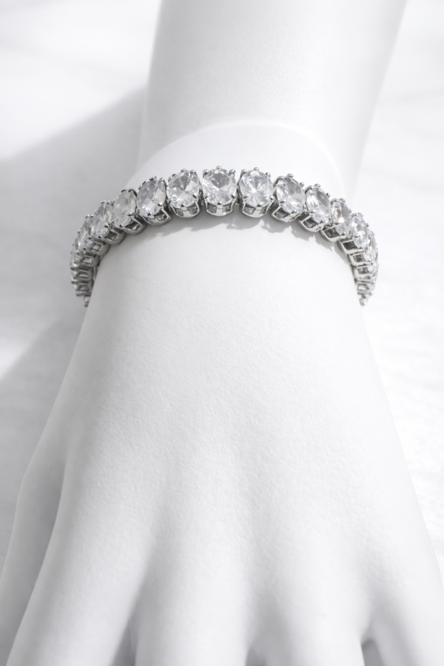 Tam Taşlı Gümüş Renk Klasik Yuvarlak Motifli Ayarlanabilir Bileklik