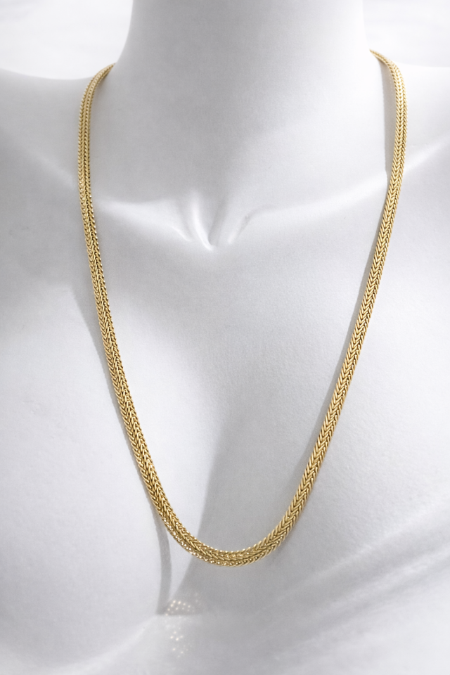 Örgü Dokulu Altın Renk Zincir Kolye